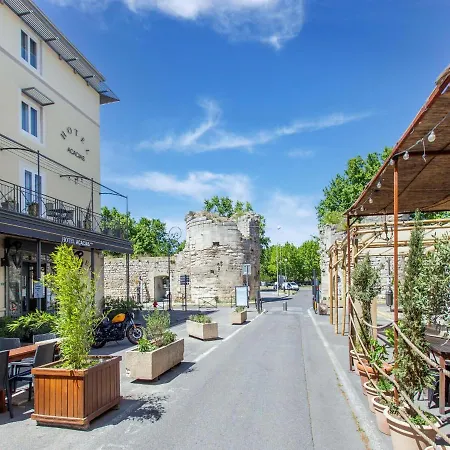 Comfortable With Swimming Pool Holiday home Arles